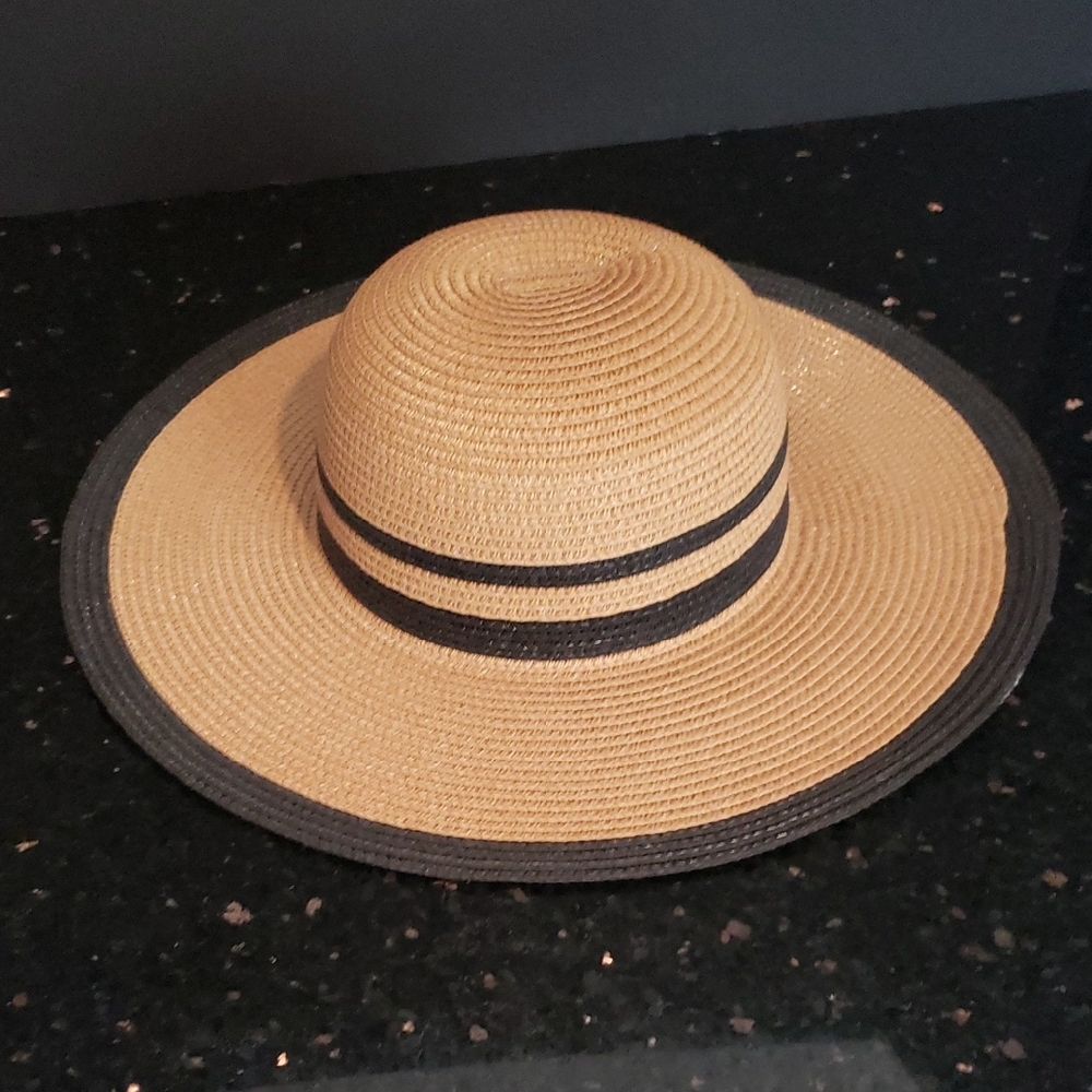 West Loop Tan and Black Sun Hat with Wide Brim